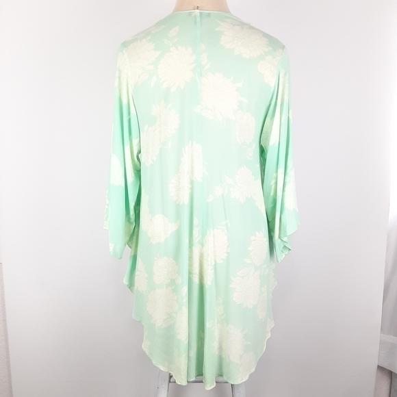 Torrid | Floral Print shirttail Kimono - Picture 6 of 10
